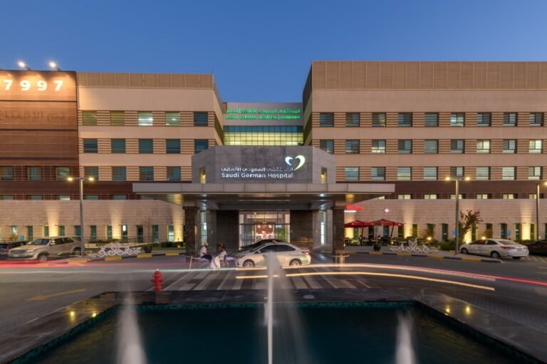 المستشفى السعودي الألماني الدمام يجري عملية ناجحة لإنقاذ مريض تعرض لانفجار بالشريان الأورطي