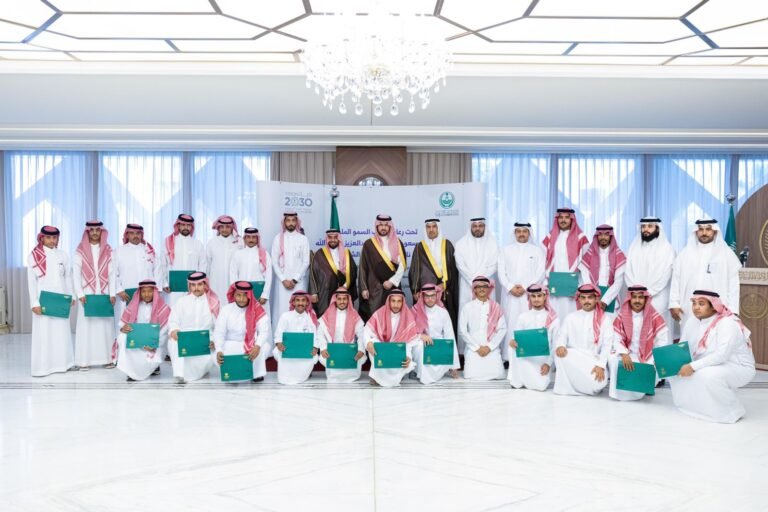 نائب أمير الشرقية يكرم الطلاب الخريجين من مبادرة التطوير التقني والمهني