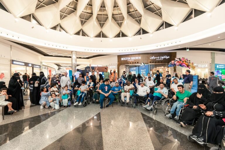 زيارة جمعية “لأجلهم لخدمة الأشخاص ذوي الإعاقة” لمنصة هايسنس في بانوراما مول