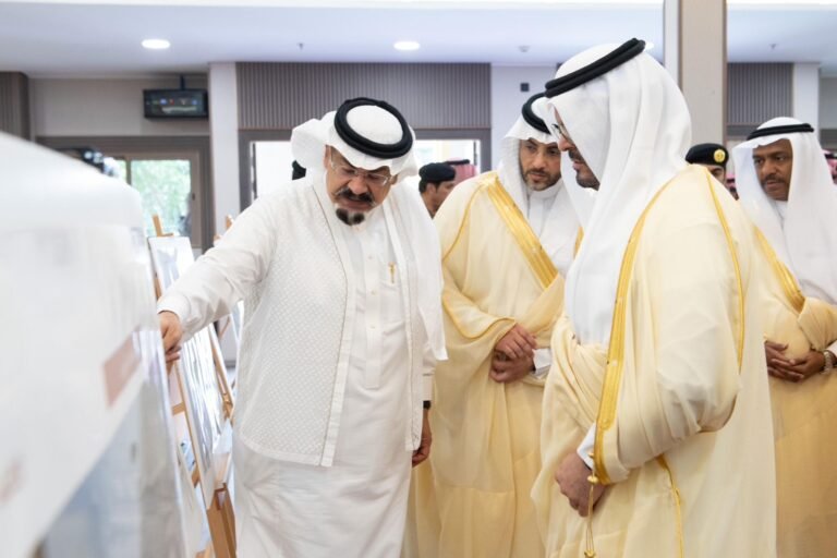 خلال جولته التفقدية في المشاعر المقدسة نائب أمير منطقة مكة المكرمة يزور مخيمات عرفات المطورة ذات الدورين التابعة “لإثراء الخير”