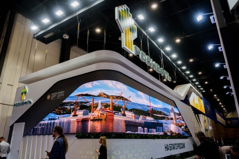 الرئيس التنفيذي لشركة «روسنفت» يدعو إلى تحول متوازن في مجال الطاقة لتلبية الاحتياجات العالمية