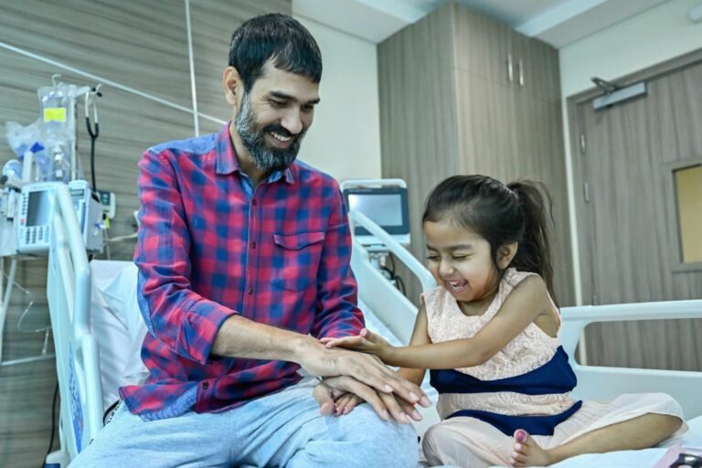إجراء أول عملية زراعة كبد للأطفال في دولة الإمارات بمدينة برجيل الطبية  .. تبرع الأب لطفلته ذات الأربع أعوام لإنقاذ حياتها في جراحة استغرقت 12 ساعة