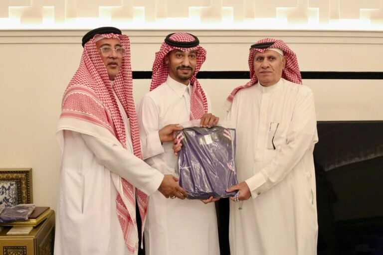 زيارة مجلس اعلاميو رياضة الشرقية لنادي الهدى بالقطيف