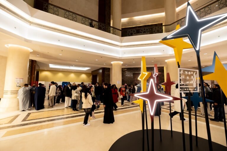 مهرجان الرياض للمسرح ينطلق في يومه الأول.. بين تشكيل الرؤى وحكايات خشبة المسرح