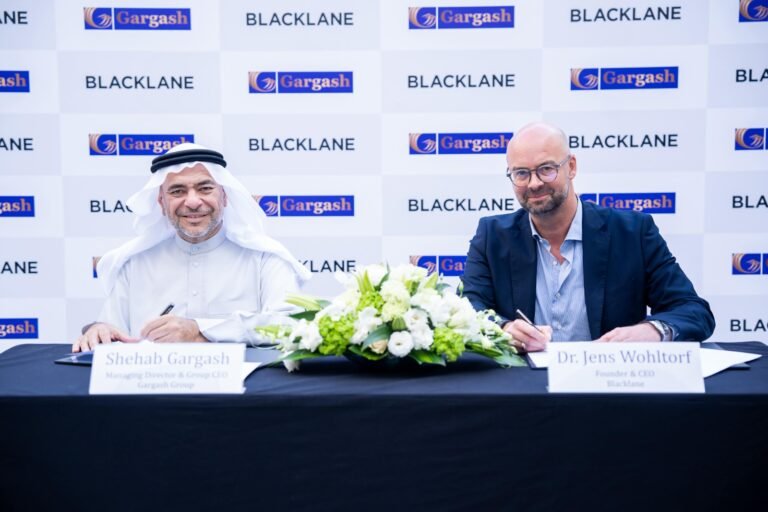 بلاك لين بالتعاون مع مجموعة قرقاش تُطلق خدمة درجة رجال الأعمال في دبي مع أسطول من سيارات مرسيدس-بنز الكهربائية بالكامل