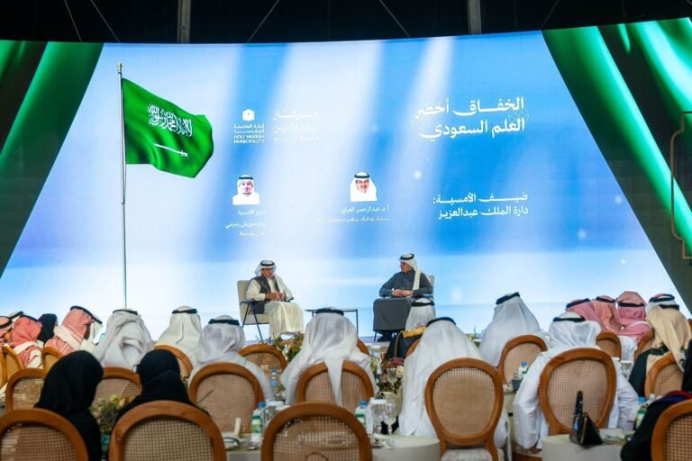 في أمسية “الخفاق الأخضر” .. العلم السعودي يرفرف في مركاز البلد الأمين