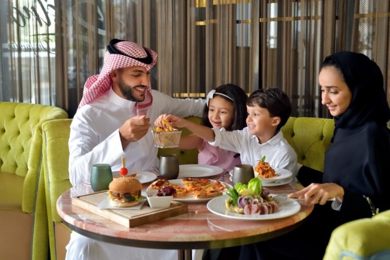 فندق موڤنبيك التحلية جدة.. وجهة مفضّلة لعشّاق المذاق الراقي