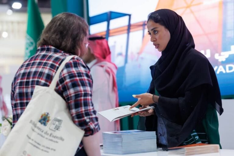 السعودية تفتح أبواب جناحها في معرض أبوظبي الدولي للكتاب 2025