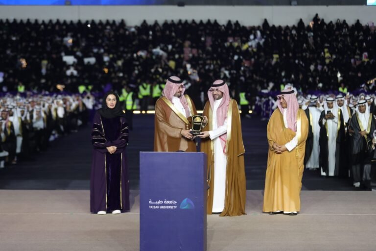 أمير المدينة المنورة يكرّم البنك العربي الوطنيanb  