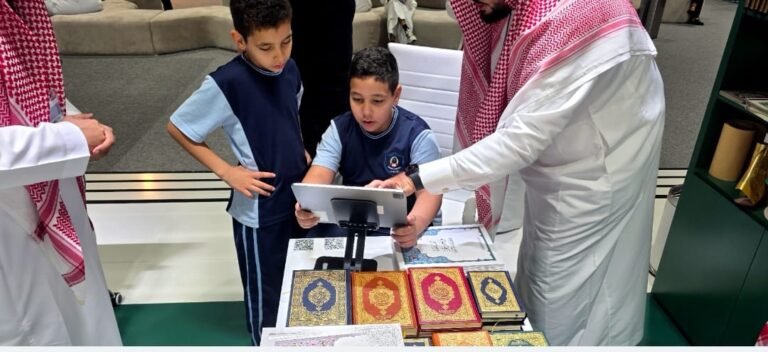 الجناح السعودي يتألق في معرض أبوظبي الدولي للكتاب 2025