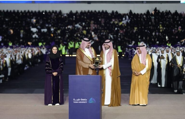 أمير المدينة المنورة يكرّم البنك العربي الوطنيanb