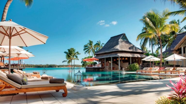 كونستانس للفنادق والمنتجعات تنضم إلى نخبة الضيافة العالمية بالشراكة مع Forbes Travel Guide