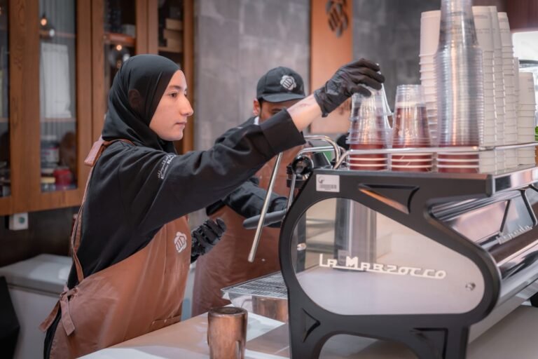 شركة الإمارات للسيارات توظف مواطنين إماراتيين من أصحاب الهمم عبر مبادرة “بي كافيه”