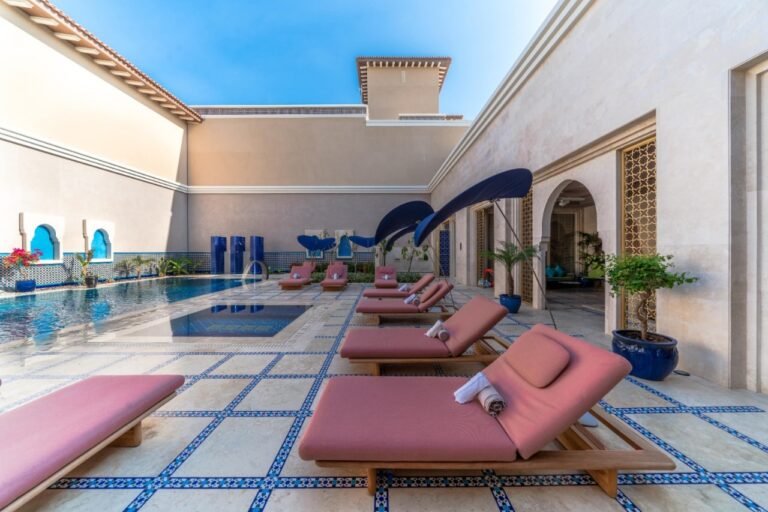 ريكسوس بريميوم جزيرة السعديات يحتفي بيوم المرأة الإماراتية بعروض فاخرة لا تُفوّت