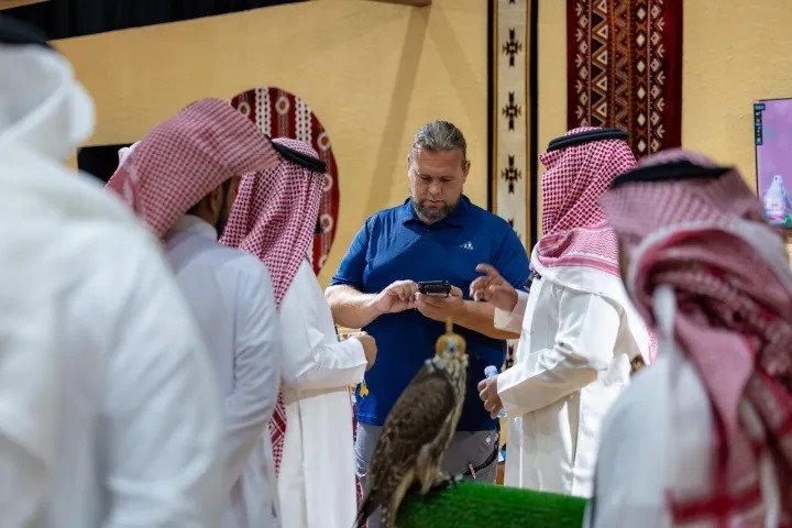 موثوقية الصفقات.. إجراءات احترافية للبيع والشراء في المزاد الدولي لمزارع إنتاج الصقور 2025