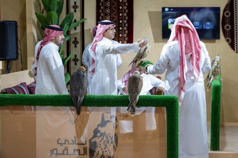 الرياض تحتضن المزاد الدولي لمزارع إنتاج الصقور بمشاركة نخبة منتجي الصقور عالميًّا