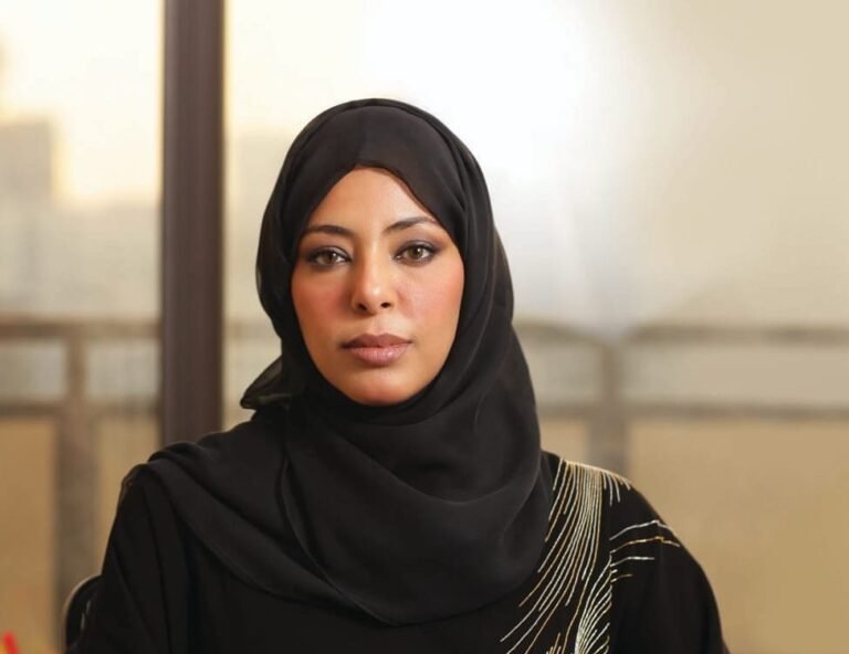 موزة العتيبة: 5 عقود من النجاح المتواصل في مسيرة المرأة الاماراتية