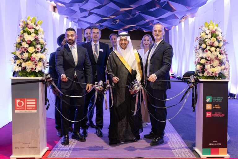 العجلان يفتتح رسمياً فعاليات معرض أورجاتيك ورك سبيس السعودية ومعارض الأطفال والألعاب والقرطاسية والورق والهدايا والأدوات المنزلية أمس في الرياض