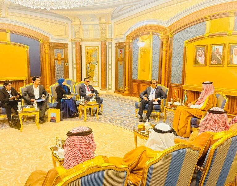 الوزير بيمال راتناياكي يلتقي برئيس الهيئة العامة للموانئ السعودية على هامش المؤتمر الثاني لصناعة النقل البحري المستدام.