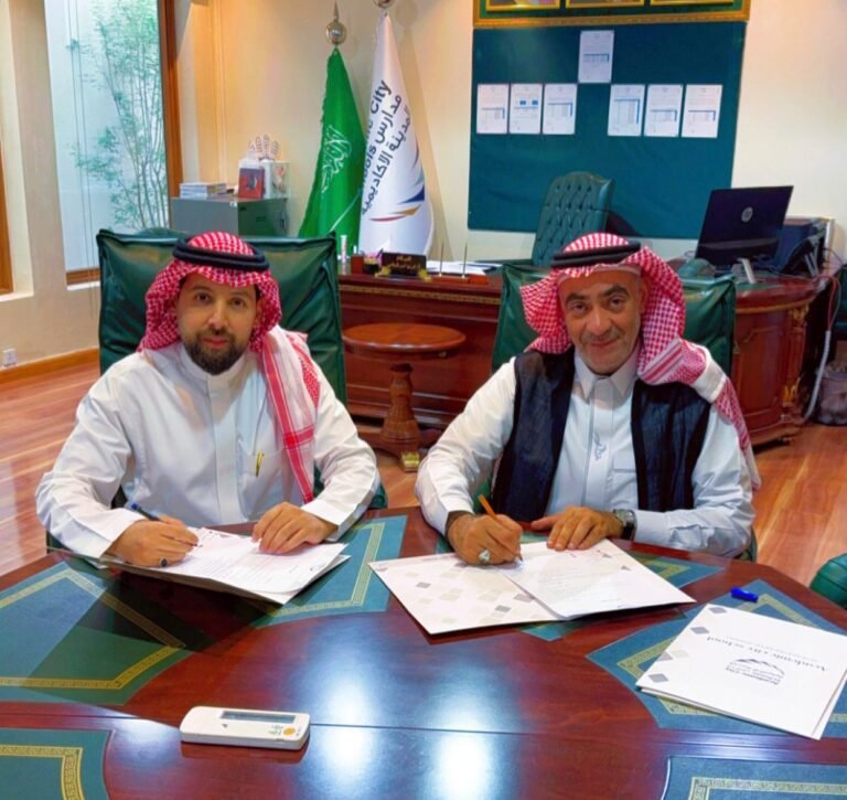 توقيع اتفاقية تحالف بين أكاديمية الصارم البتار للفروسية والمدينة الأكاديمية في الرياض