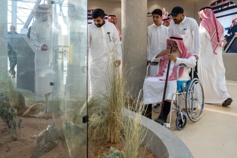 أكثر من 300 ألف زائر في خمسة أيام لمعرض الصقور والصيد السعودي الدولي 2025