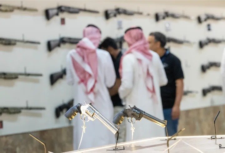 600 قطعة سلاح صيد متنوعة بمعرض الصقور والصيد السعودي الدولي 2025