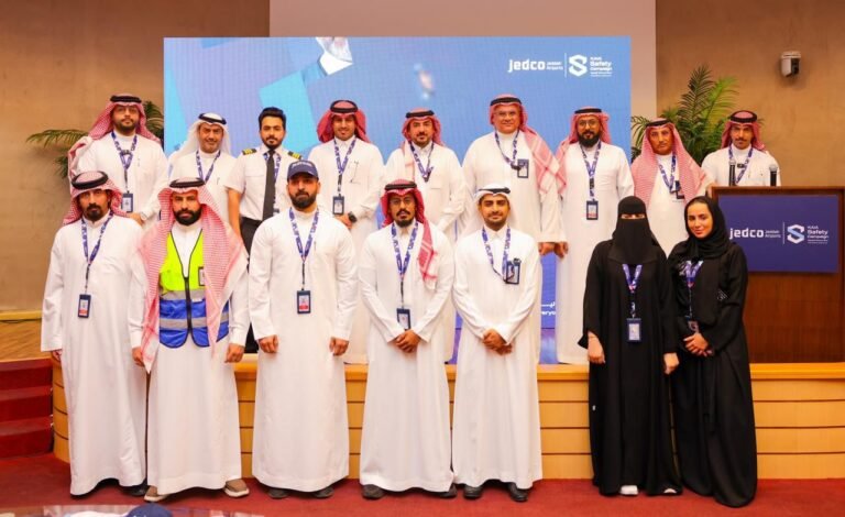 جولات ميدانية وورش تدريبية.. “مطارات جدة” تدشن حملتها التوعوية تحت شعار “السلامة مسؤولية الجميع”