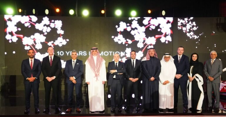 نيسان السعودية تحتفي بمرور 10 أعوام على شراكتها مع بترومين نيسان