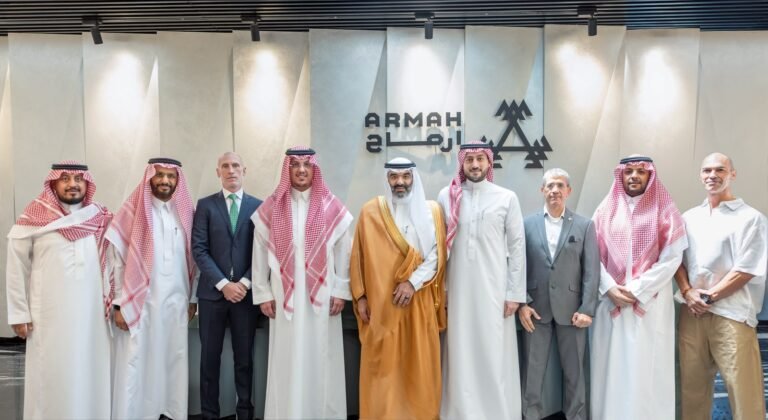 وزير الاتصالات وتقنية المعلومات يزور شركة أرماح الرياضية ويطلع على مبادراتها في التحول الرقمي