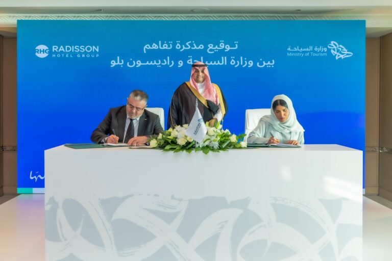 تؤكد مجموعة فنادق راديسون التزامها بتطوير الكفاءات السعودية من خلال برنامج سفراء الضيافة التابع لوزارة السياحة