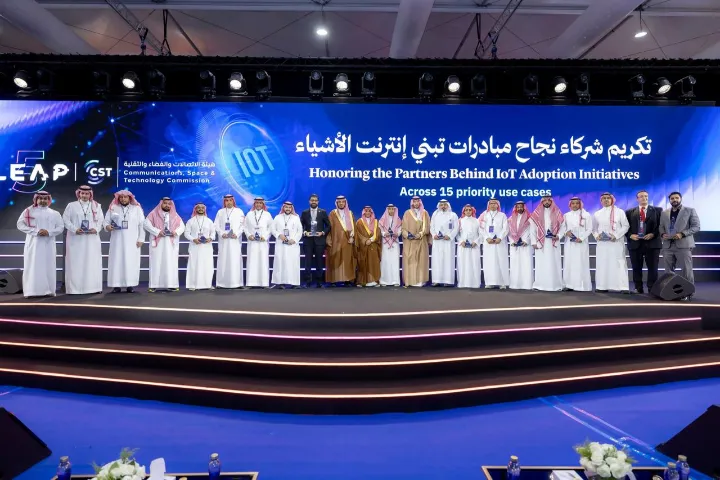 وزارة الاتصالات وهيئة الاتصالات وهيئة الحكومة الرقمية تُكرّم “إتش آي دي” (HID) لريادتها في مجال التحقق من الهوية الرقمية