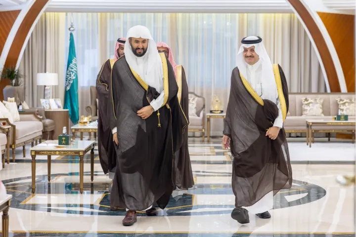 سمو أمير المنطقة الشرقية يستقبل معالي وزير العدل