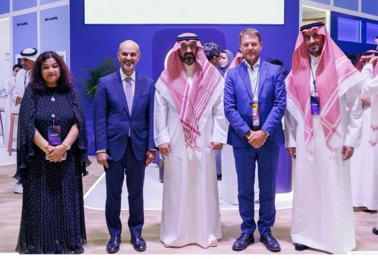 مرافق وIBM توحدان جهودهما لتسريع التحول الرقمي وتطوير تجربة الموظفين