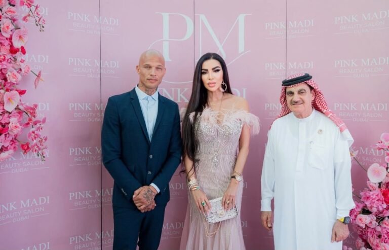 مصممة الأزياء المغربية-الإسبانية مديحة عبيدة تطلق PINK MADI في دبي بمفهوم جمالي يجمع بين الموضة والتراث وفن الضيافة