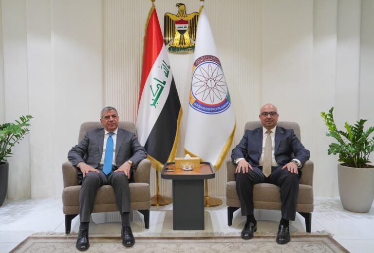 السنافي.. يهنئ وزير التخطيط بتسلم مهامه ويؤكد أهمية دعم المقاول العراقي ومواجهة تحديات الازمة المالية
